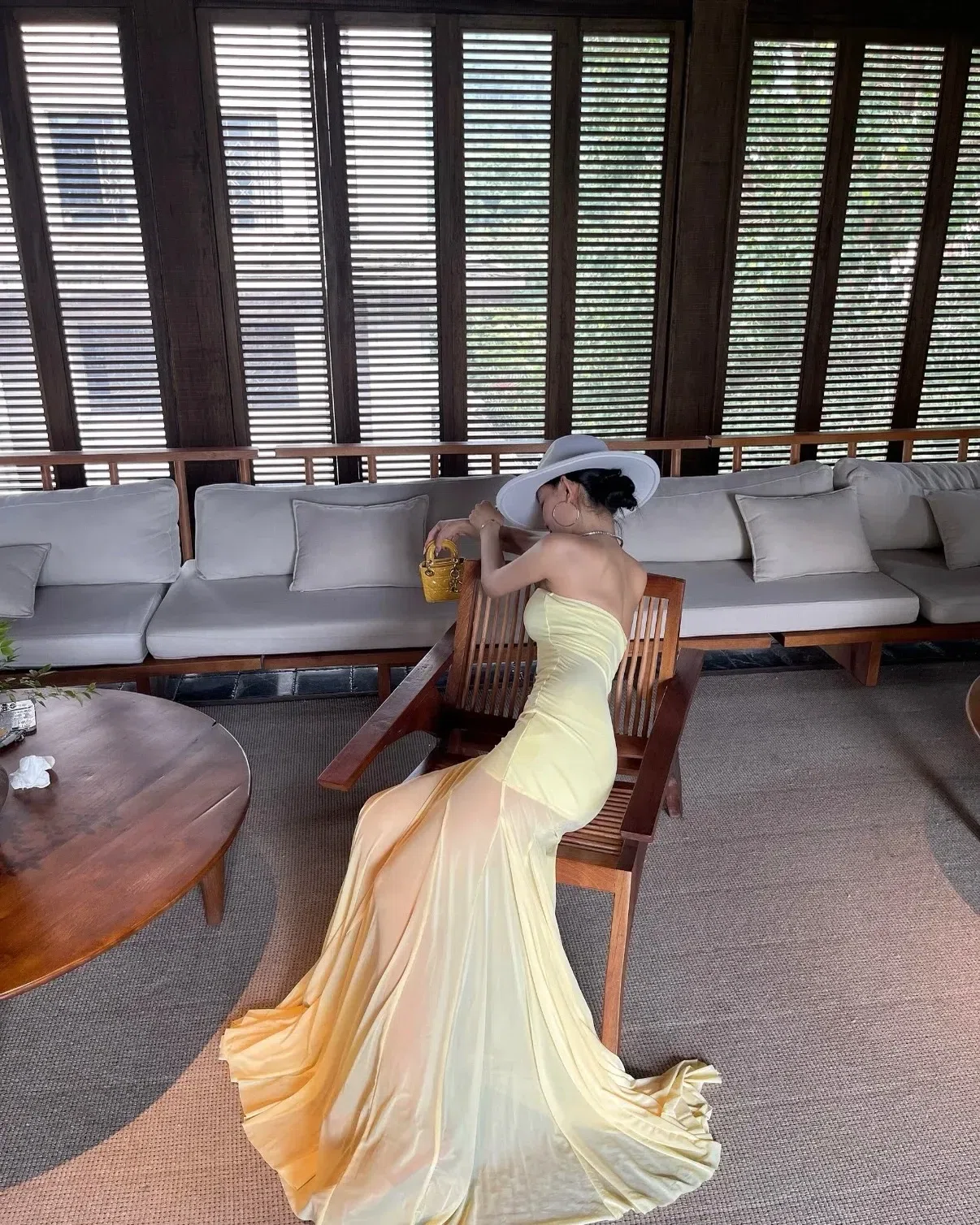 Cho thuê váy vàng dài size L 10