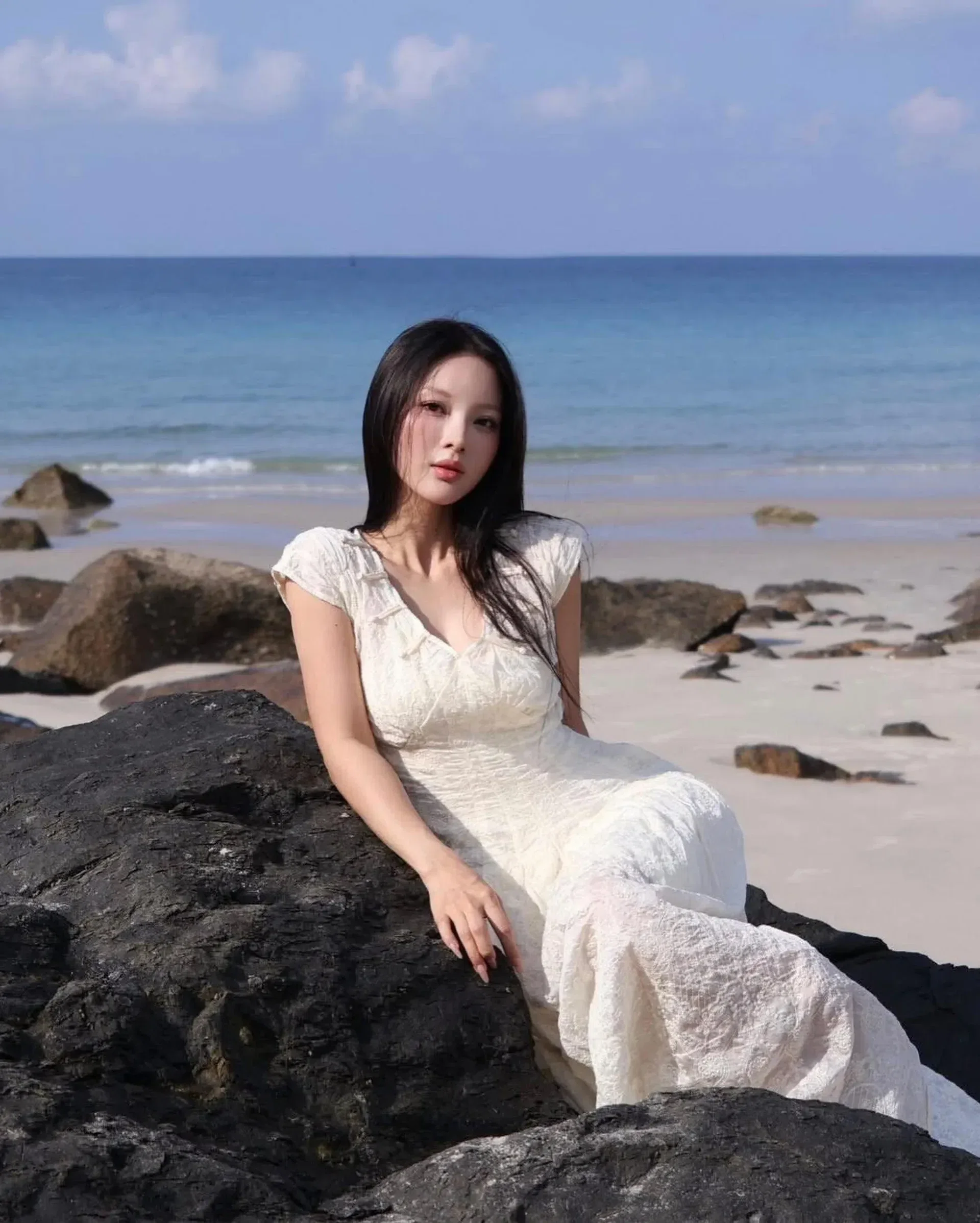 Đầm Thi nhà Feng.atelier tiệm sẵn màu xanh lá + be + đen cực xinhh ạ 6