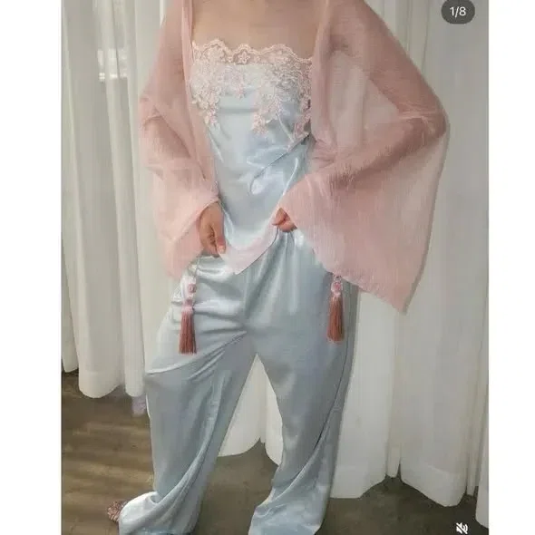 Manoli Outfit (kèm choàng) 2