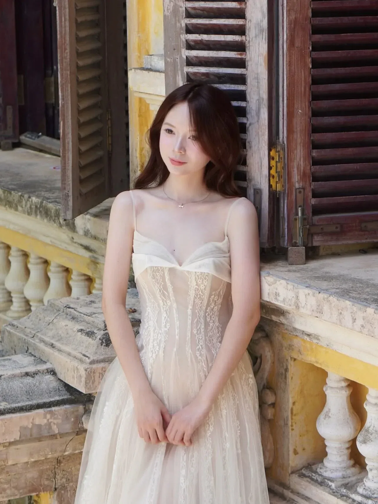 V591 HERA Đầm ren hoa Sò 1