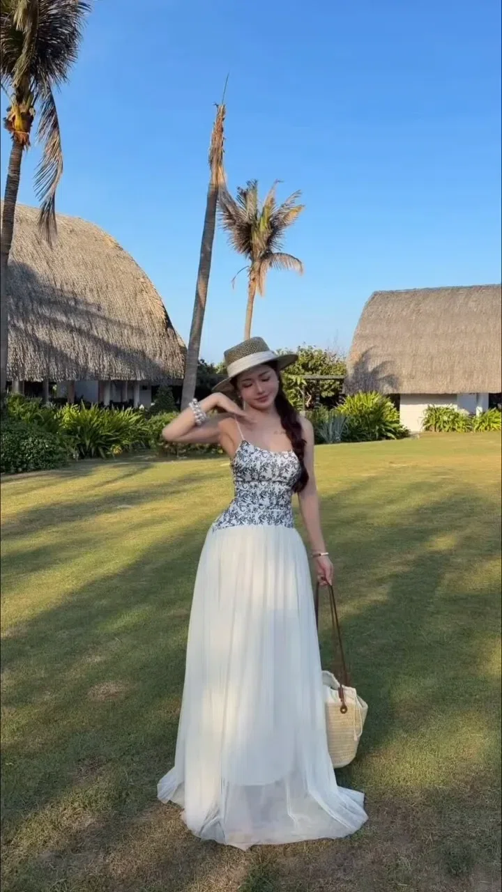 Đầm maxi dây hoa nhí xanh 1