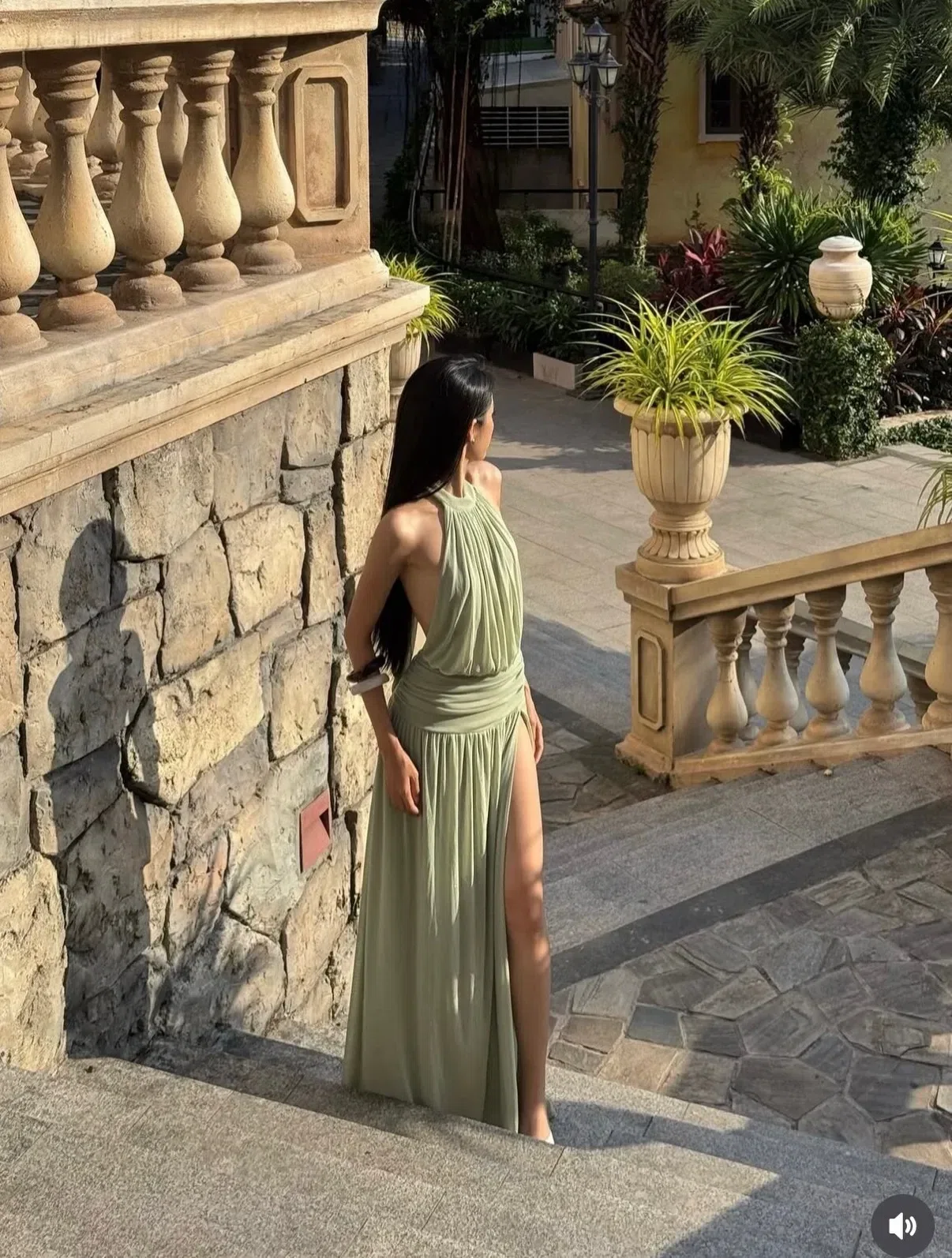 Amoura Dress - size M co giãn fit M, L (màu xanh lá) 3