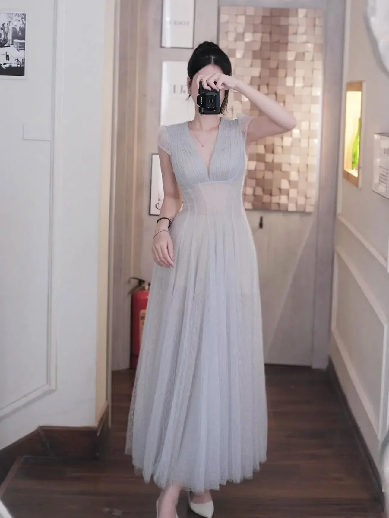 V397 ACELIA Đầm ren lưới màu kem 3