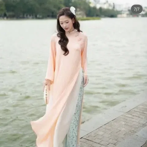 [petbychang] thửa lên người rùi mới biết vì sao mẫu này giá gốc gần 2 củ nha các ty, vừa sang vừa thơ chất xịnh ,vải lụa nhạ xá nó mềm và bay nếu lụa trụng quốc chất đểu trộng vải sẽ xấu lên dáng kh đẹp như các mẫu lụa nha xá chuẩn đâu ạ. 7