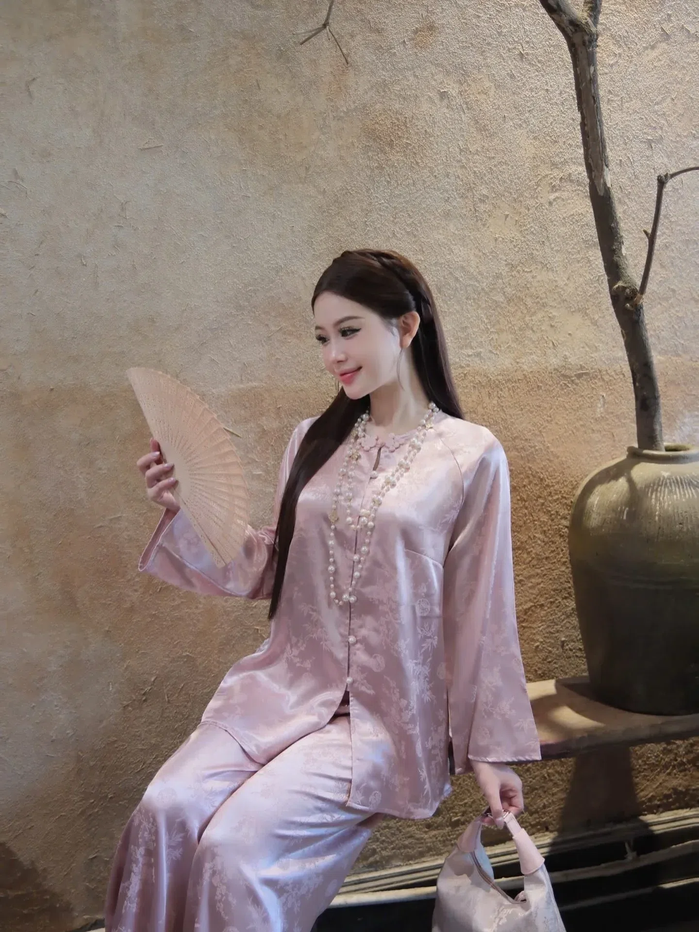 Màu hồng siêu iêuu💕
__________________________
𝐌𝐚̂̃𝐮 𝐭𝐡𝐮𝐞̂: 𝟑𝟓𝐊/𝟏 𝐧 1