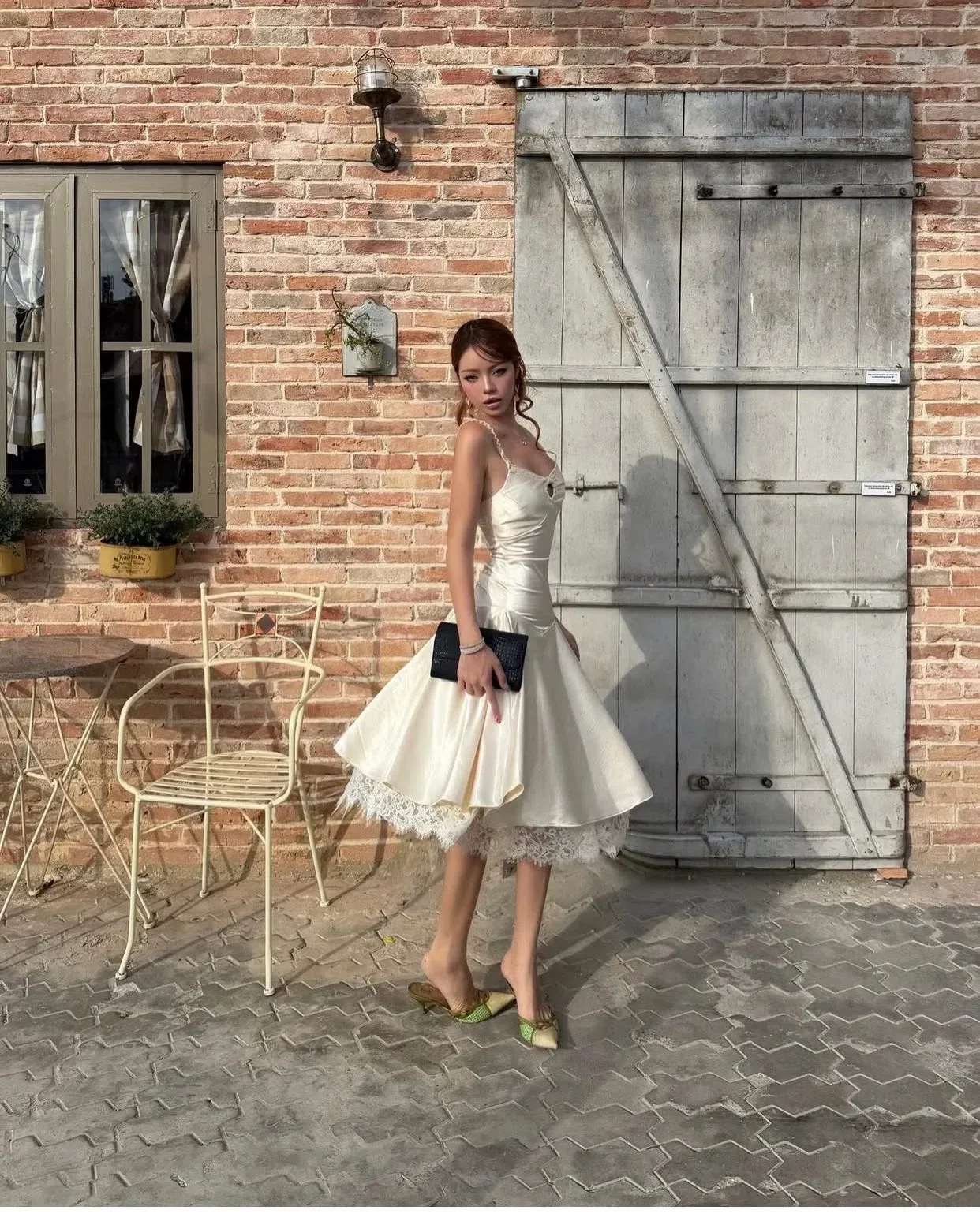 ĐẦM LỤA KEM DÂY HOA 2