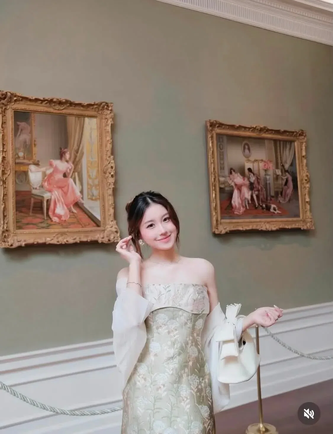 Đồ hè năm nay xinh lắm ạ💐🌷
__________________________
𝐌𝐚̂̃𝐮 𝐭𝐡𝐮𝐞̂: 𝟑𝟓 7