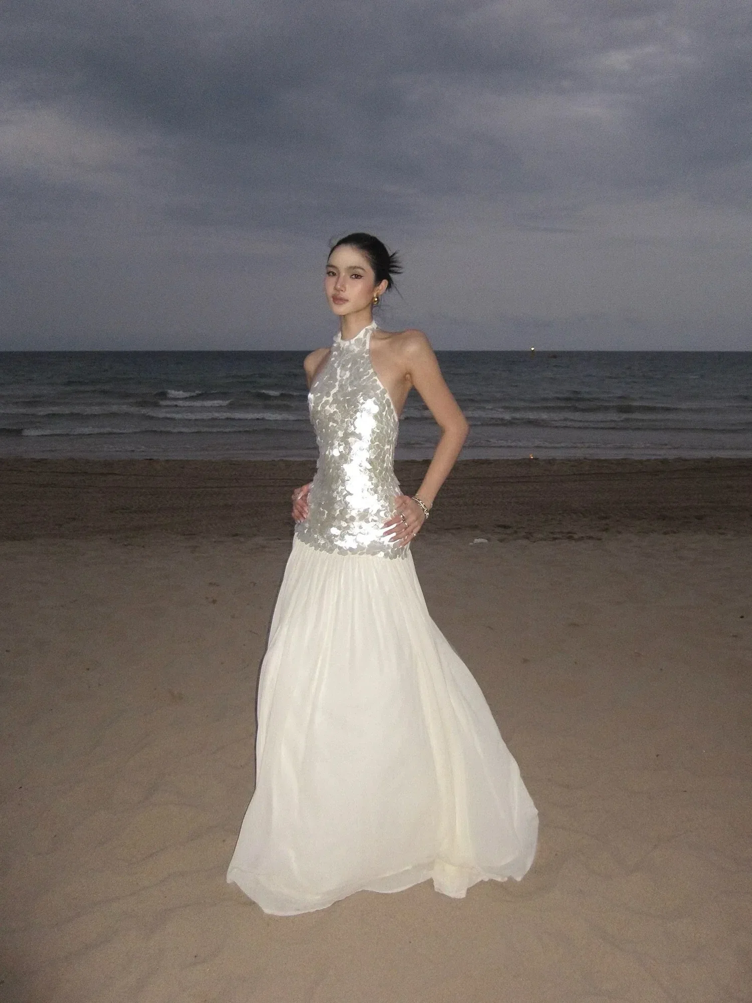 Đầm cổ yếm đính sequin DT0061 4
