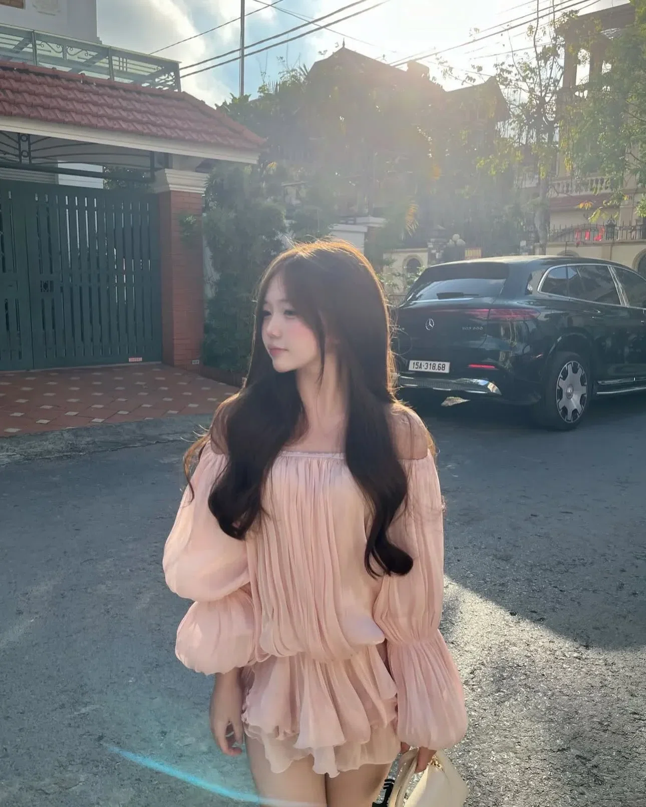 Đầm nhún tơ óng trễ vai 3