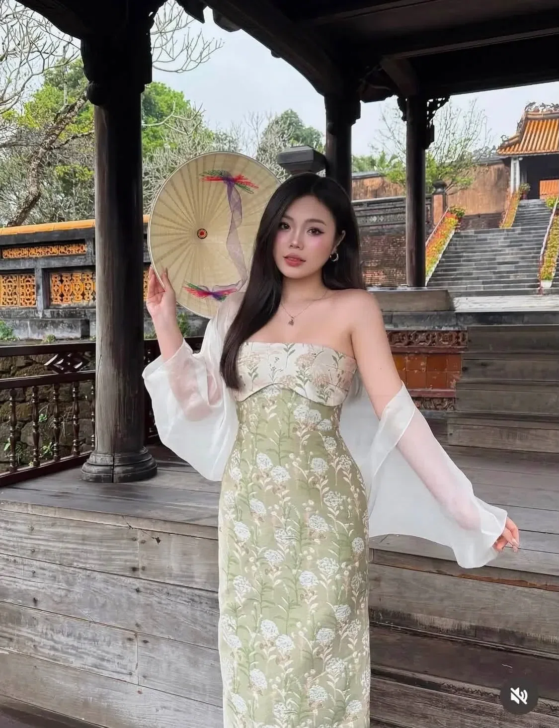 Đồ hè năm nay xinh lắm ạ💐🌷
__________________________
𝐌𝐚̂̃𝐮 𝐭𝐡𝐮𝐞̂: 𝟑𝟓 3