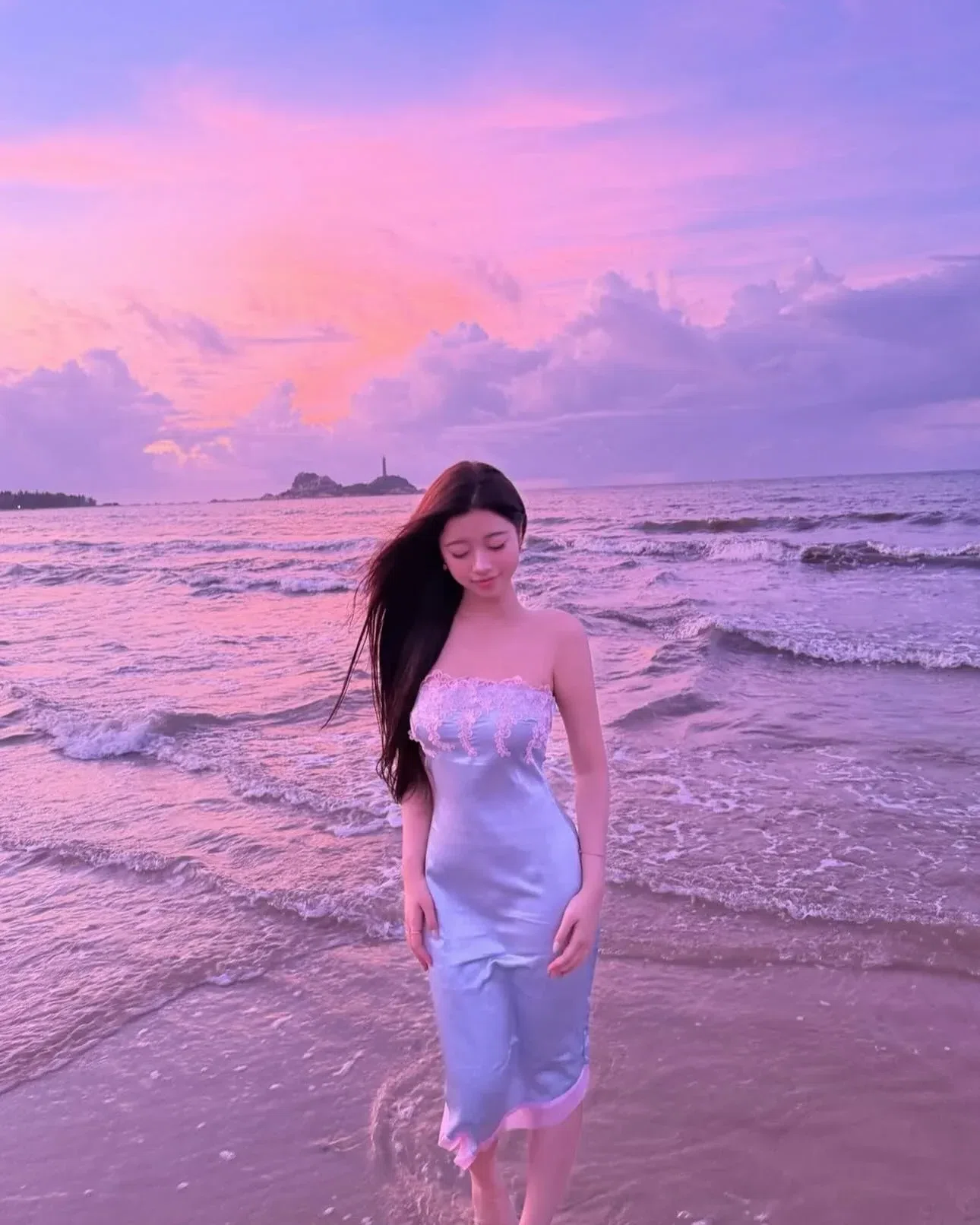 Đầm lụa cúp dáng lỡ ren ngực 4