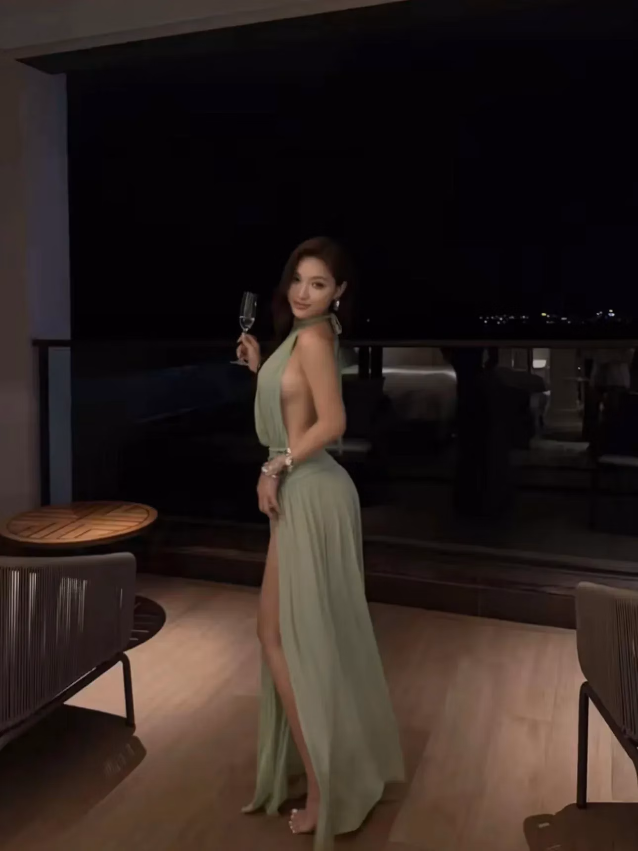 V597 Amoura Gown XANH 16