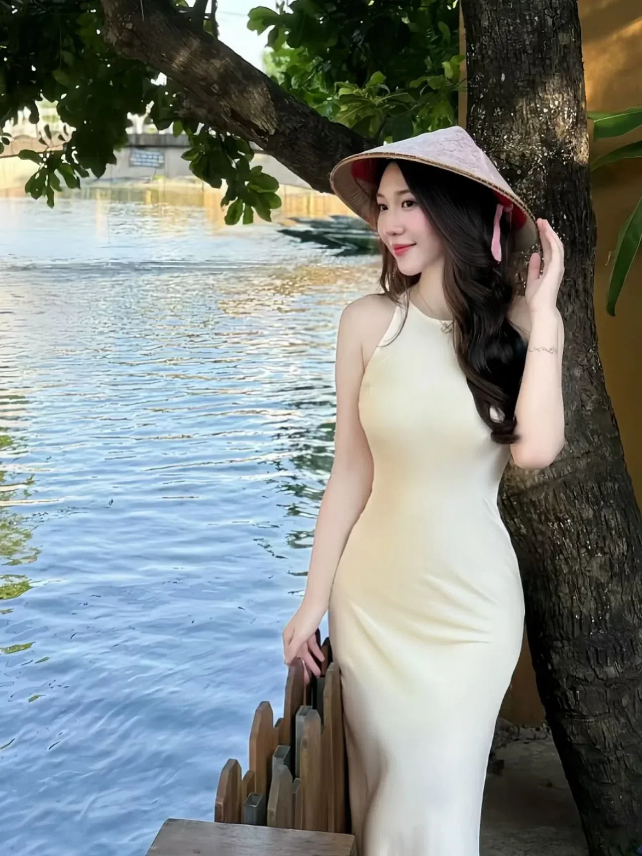 V310 Váy lụa cổ yếm viền size S 6