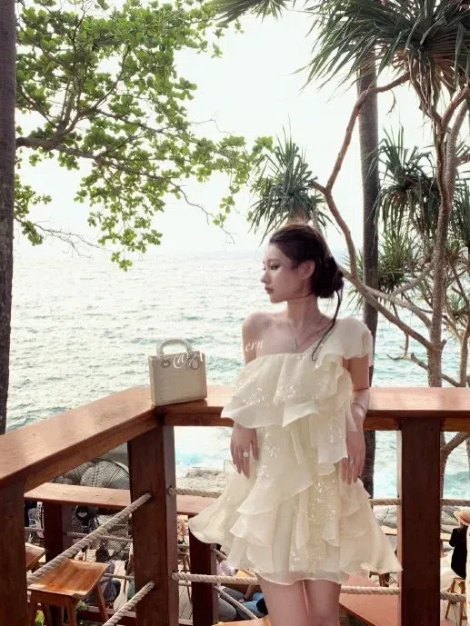 Đồ hè năm nay xinh lắm ạ💐🌷
__________________________
𝐌𝐚̂̃𝐮 𝐭𝐡𝐮𝐞̂: 𝟑𝟓 4