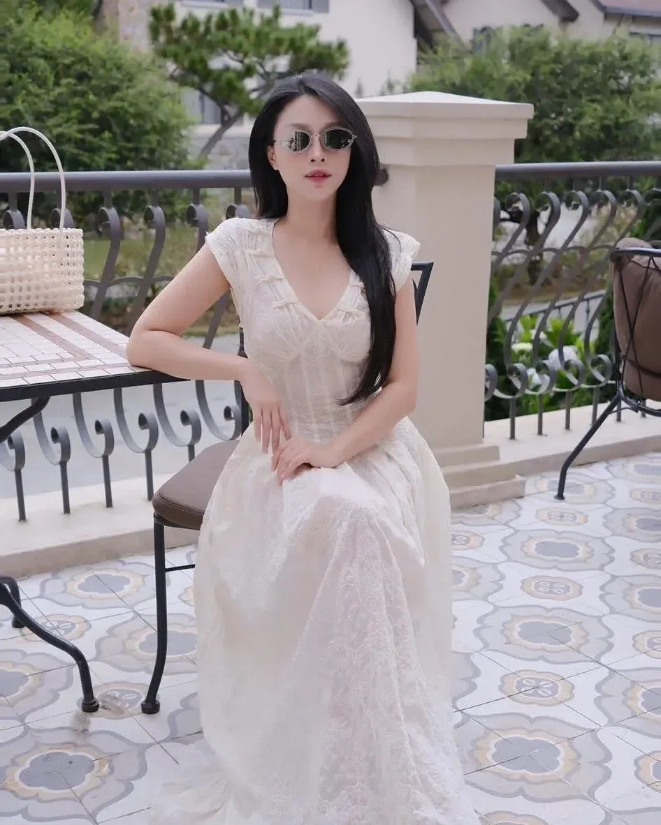 Đầm Thi nhà Feng.atelier tiệm sẵn màu xanh lá + be + đen cực xinhh ạ 7
