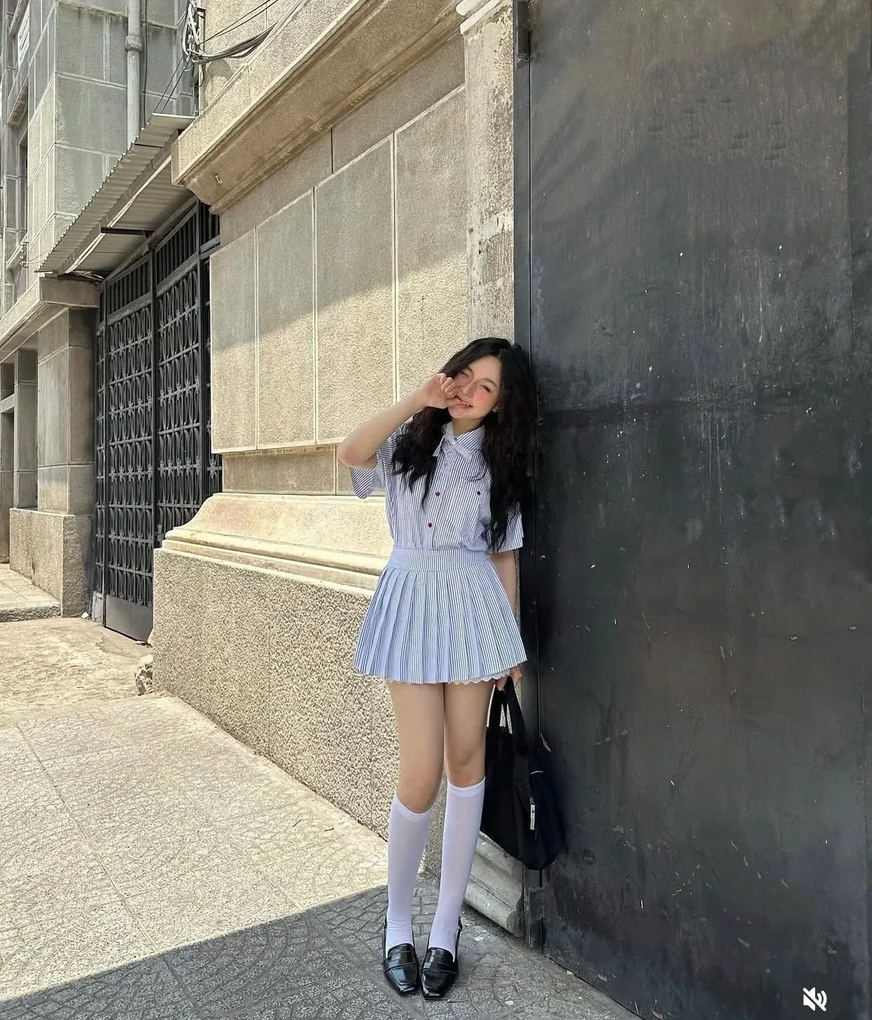 K kèm dây nơ cổ 1