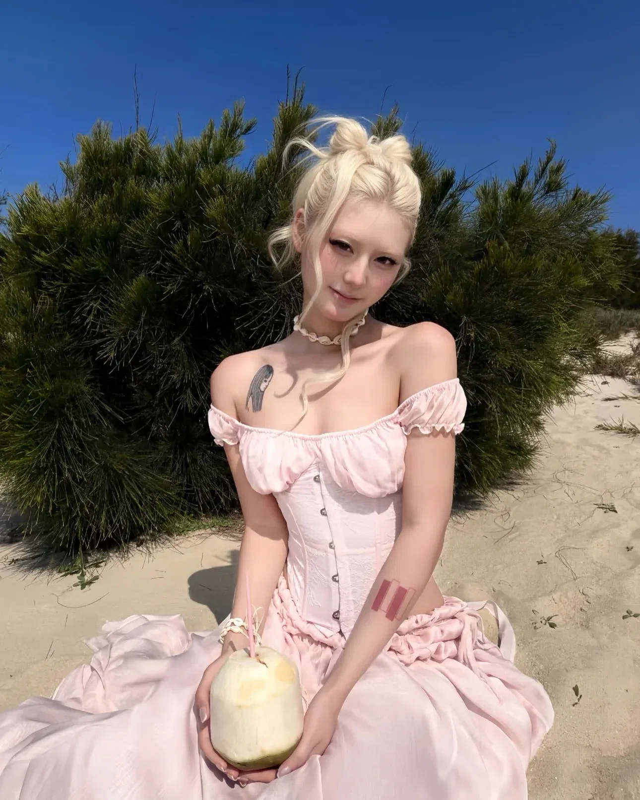 Áo corset trễ vai x Chân váy tơ nhún 2