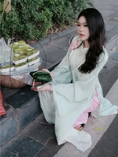 áo dài màu hồng 2