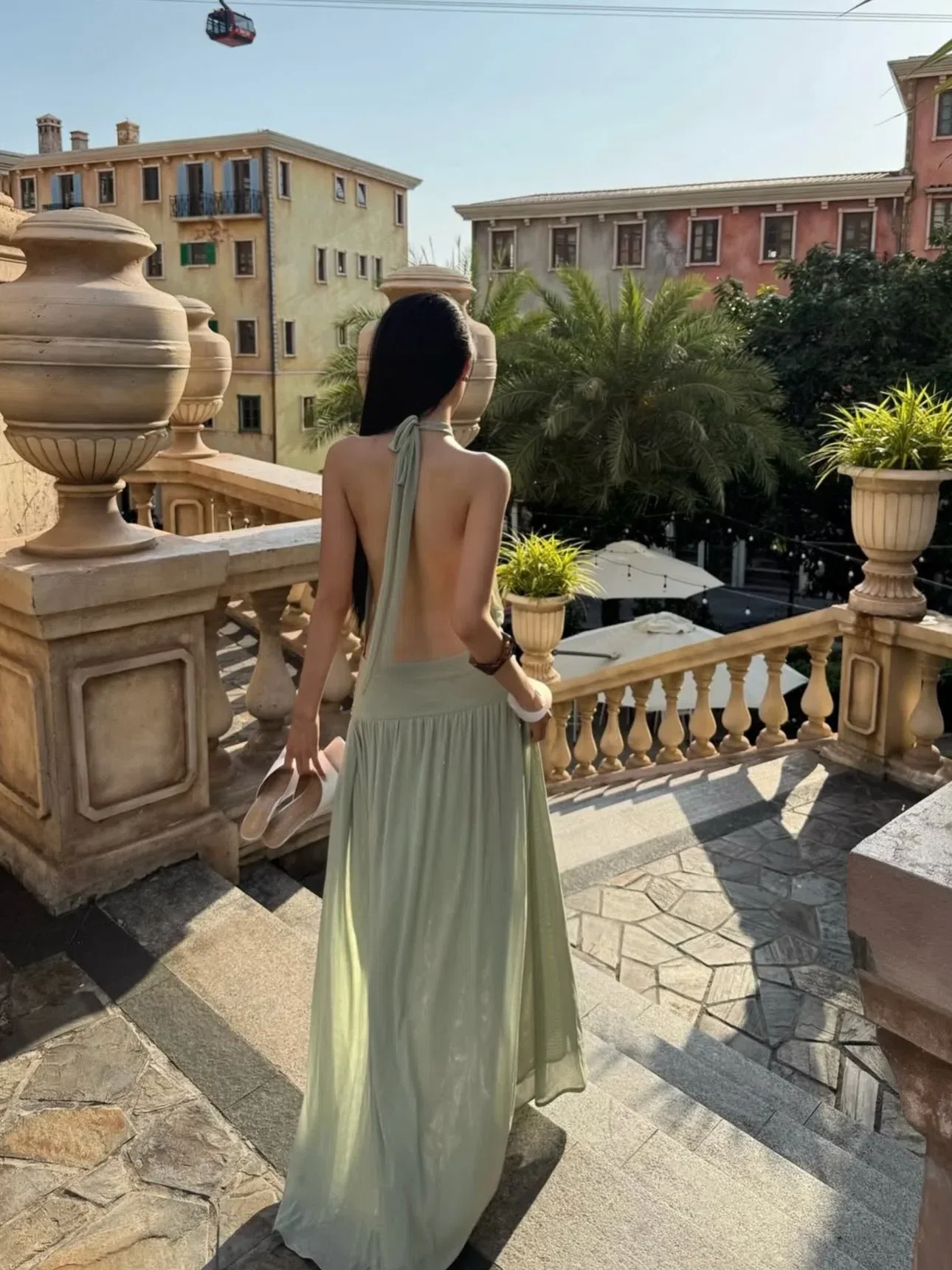V597 Amoura Gown XANH 3