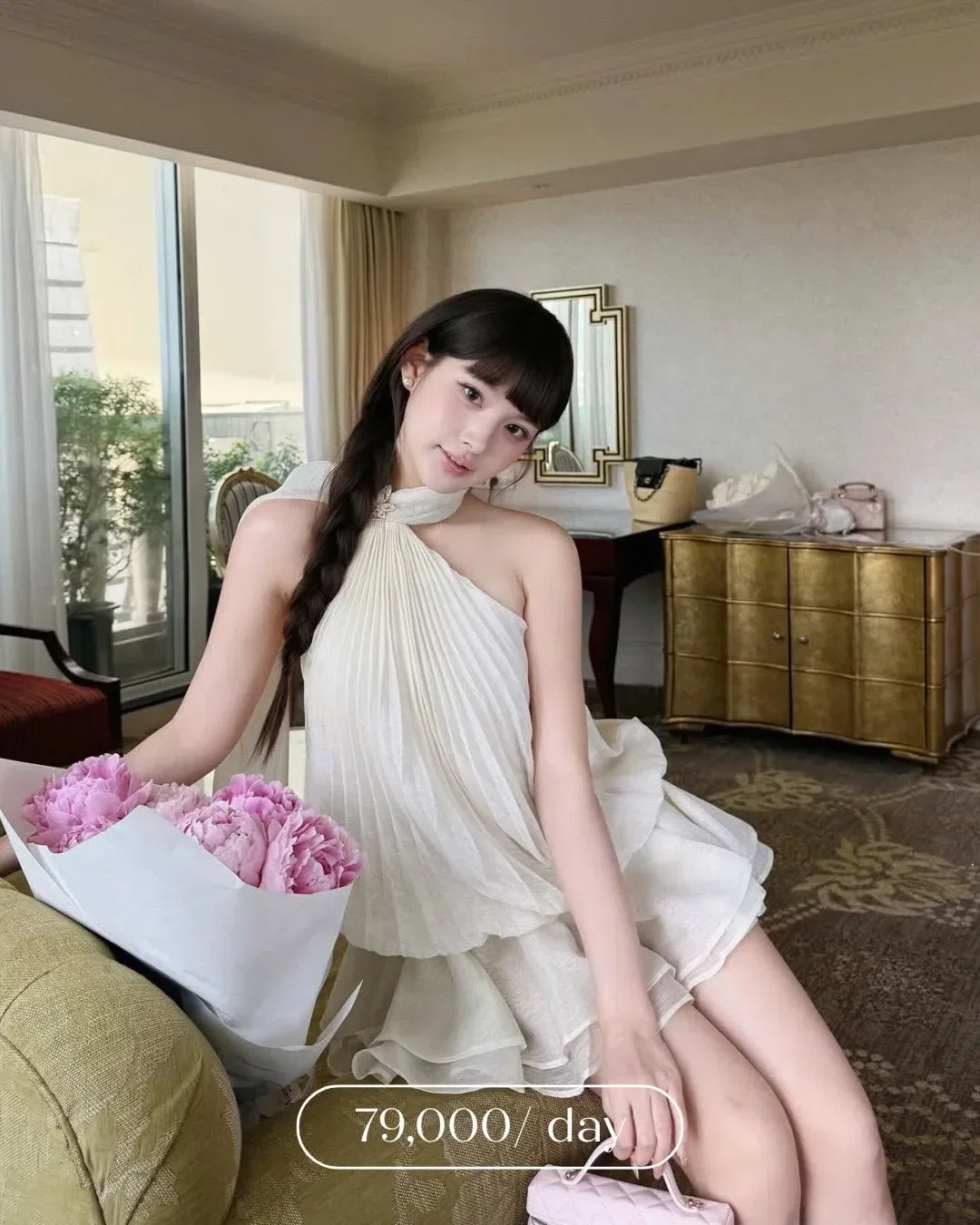 Váy tơ xếp ly lệch vai kèm charm 1