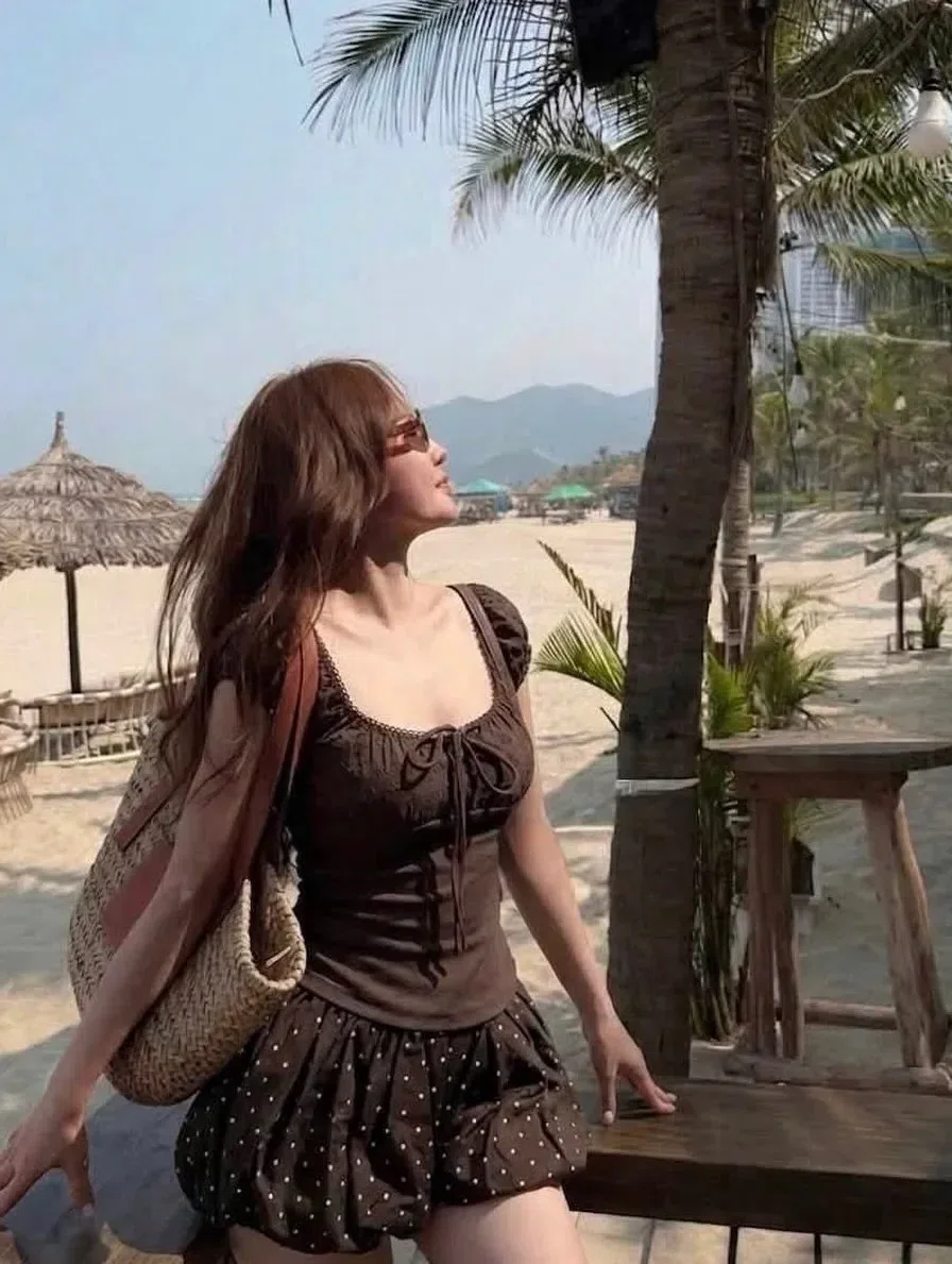 Đồ hè năm nay xinh lắm ạ💐🌷
__________________________
𝐌𝐚̂̃𝐮 𝐭𝐡𝐮𝐞̂: 𝟑𝟓 4