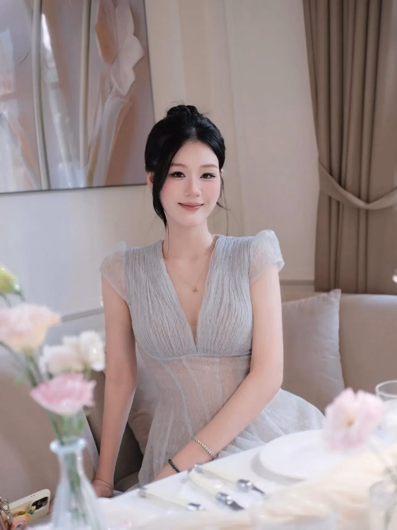 V397 ACELIA Đầm ren lưới màu kem 2