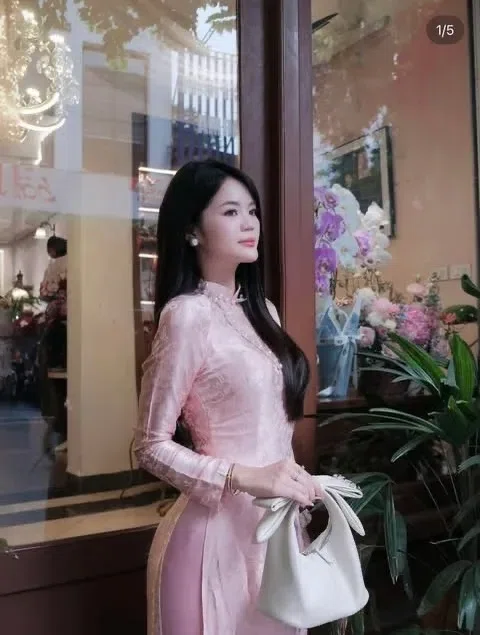 U mê form áo dài truyền thống 1
