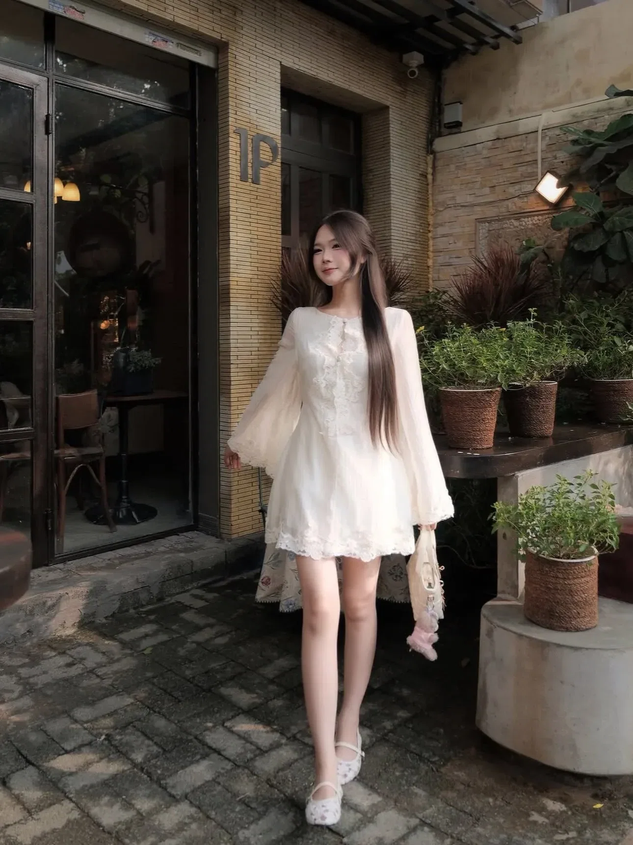 V655 Đầm ren tay dài siu 6