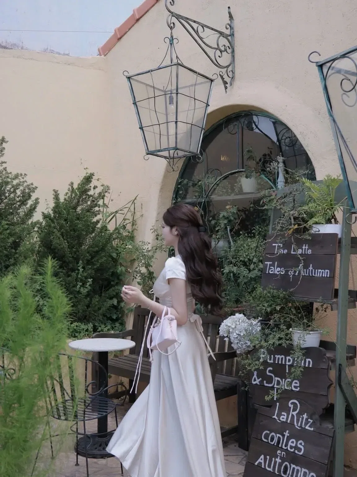 Đồ hè năm nay xinh lắm ạ💐🌷
__________________________
𝐌𝐚̂̃𝐮 𝐭𝐡𝐮𝐞̂: 𝟑𝟓 2