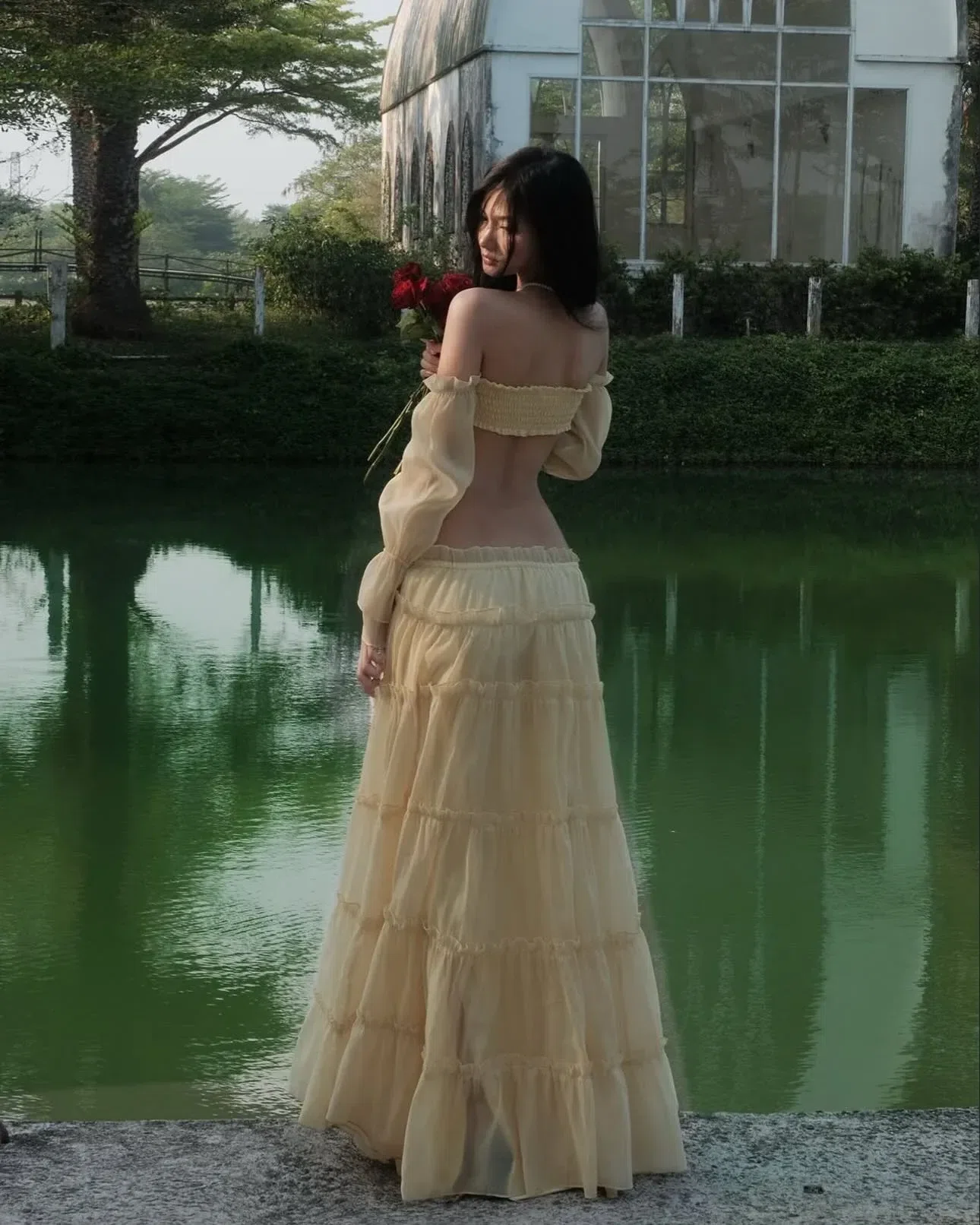 Áo croptop tay dài x Chân váy bèo dài 2