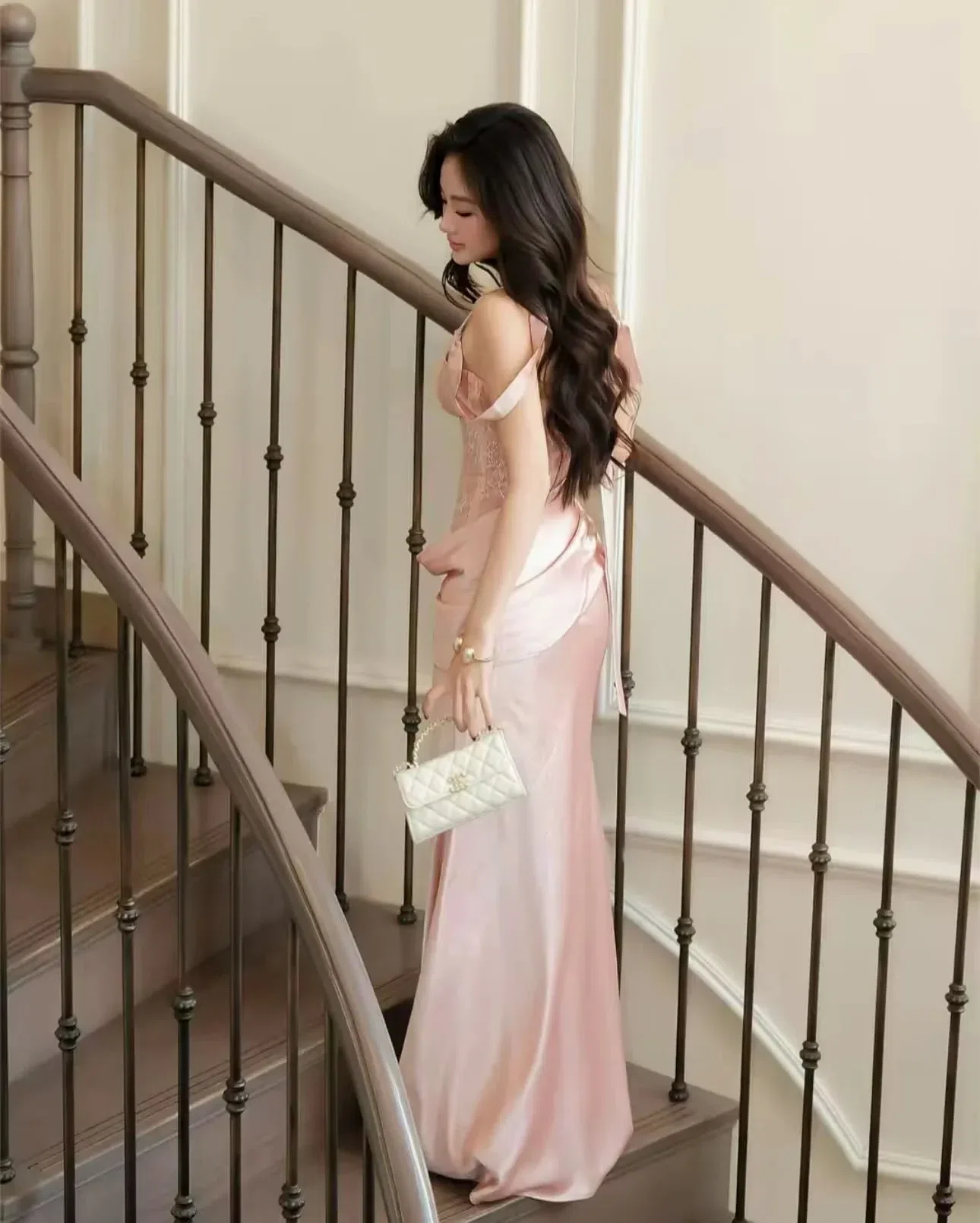 Váy lụa nhún ren eo trễ vai 3