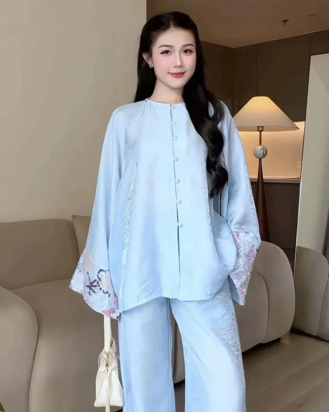 🦢 Brand:

Chi phí thuê: 140.000/ 24h
Giá niêm yết:
Size: S M

Đặt lịch giữ mẫu  2