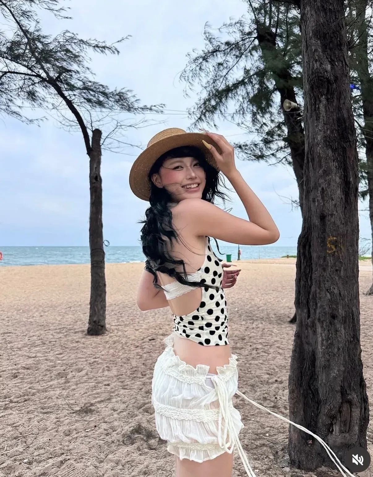 Đầm Dot Top x Ocean Skirts - size M co giãn 3