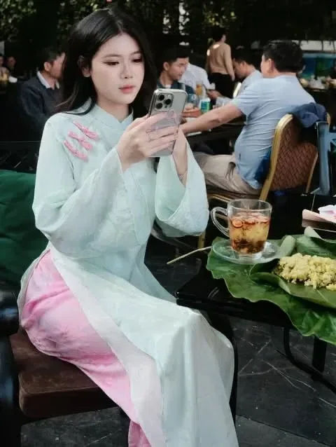 áo dài màu hồng 3