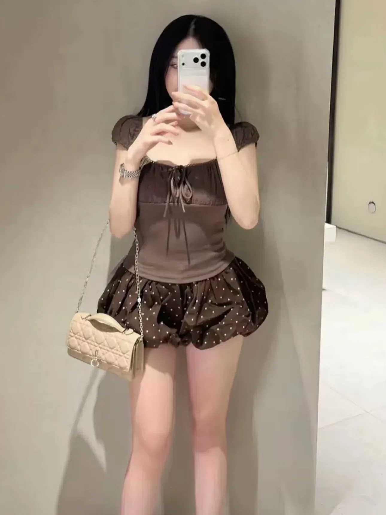 Đồ hè năm nay xinh lắm ạ💐🌷
__________________________
𝐌𝐚̂̃𝐮 𝐭𝐡𝐮𝐞̂: 𝟑𝟓 1
