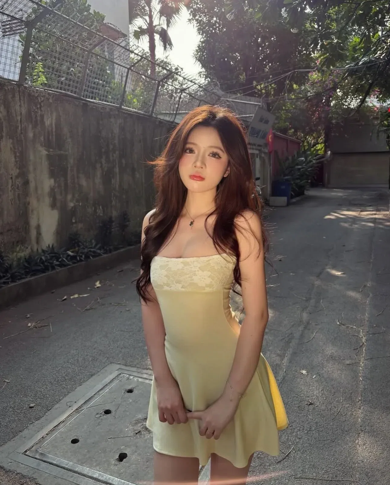 Đầm thun phối ren trắng 2