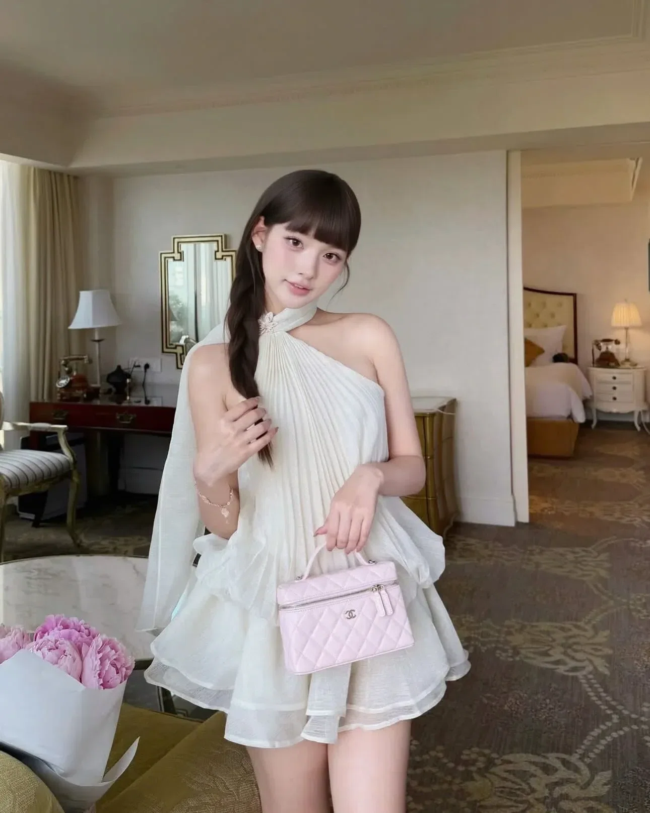 Váy tơ xếp ly lệch vai kèm charm 2