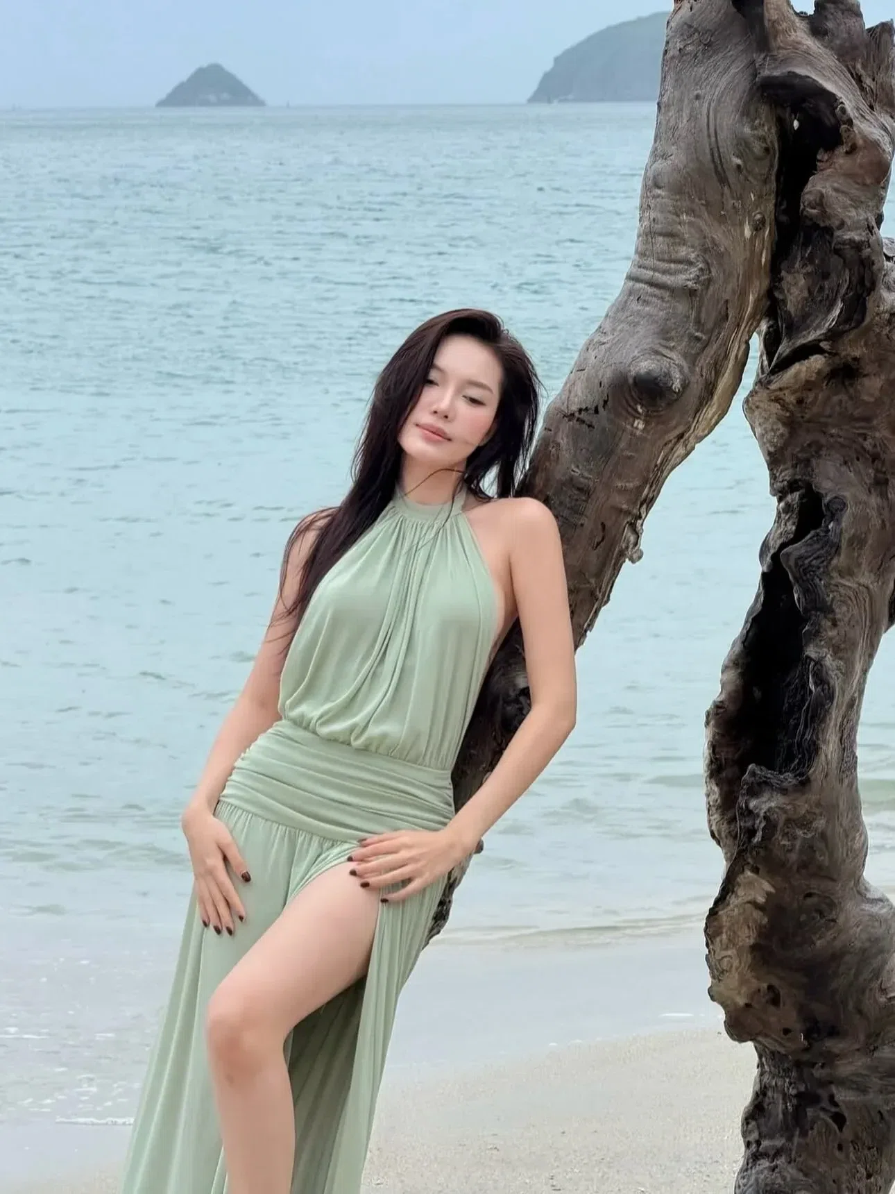 V597 Amoura Gown XANH 13