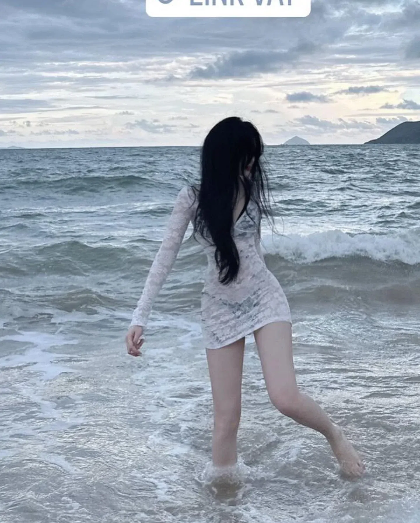 Váy body ren mặc cùng đồ biển 2
