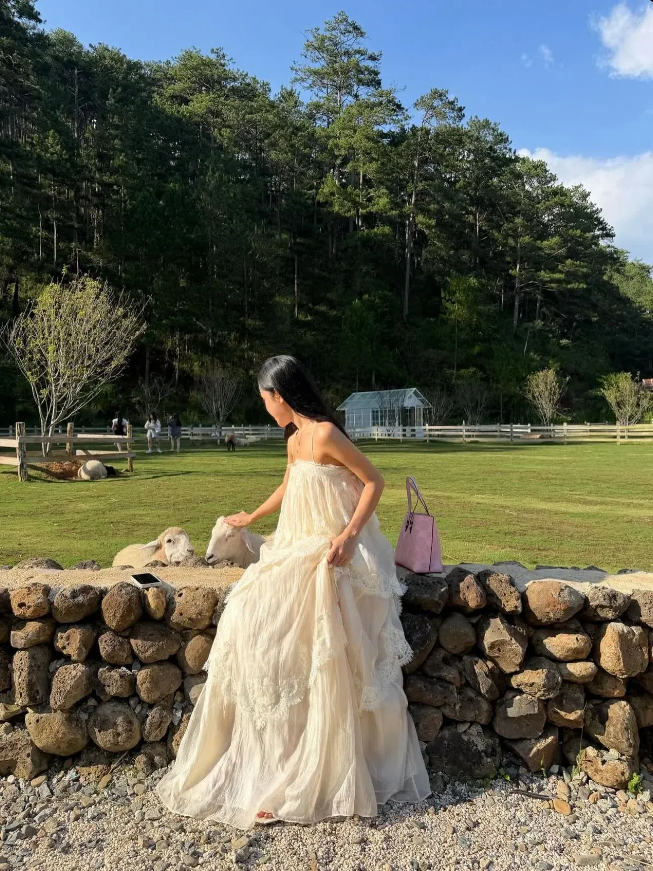 Giày sneaker màu xanh dương 2