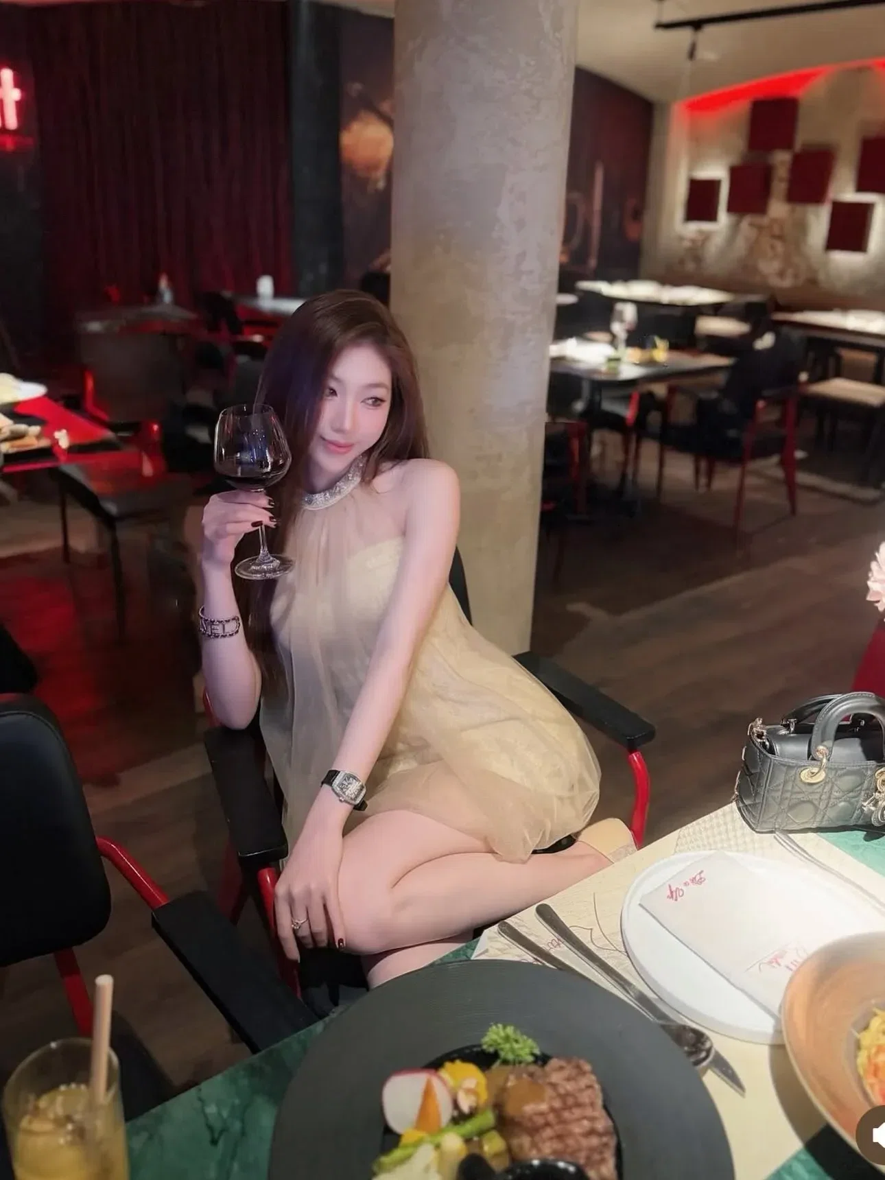 Váy cổ yếm đá nâu be 1