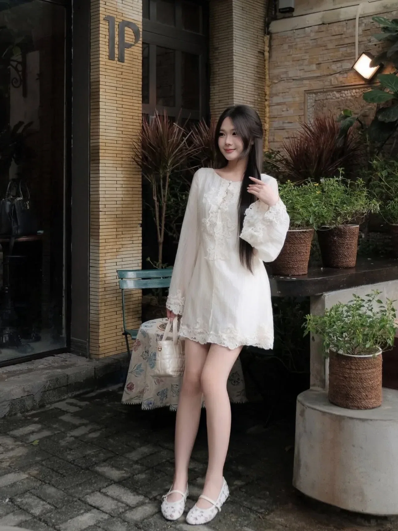 V655 Đầm ren tay dài siu 5