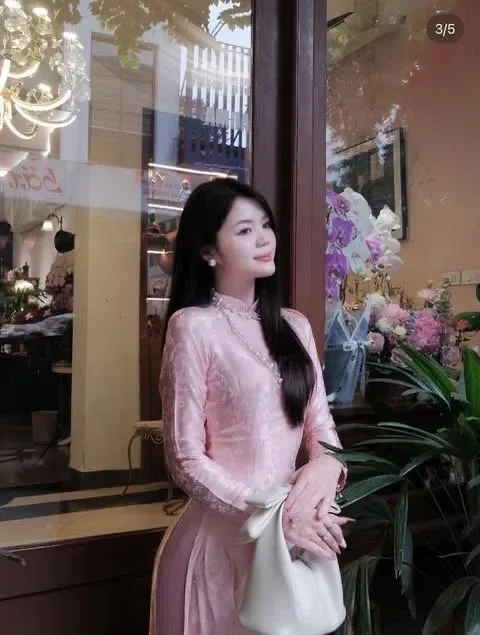 U mê form áo dài truyền thống 2