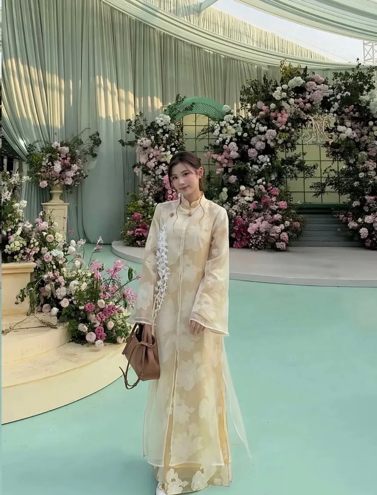 Áo dài Mạc Uyển - size L (set gồm hoa cài) 3