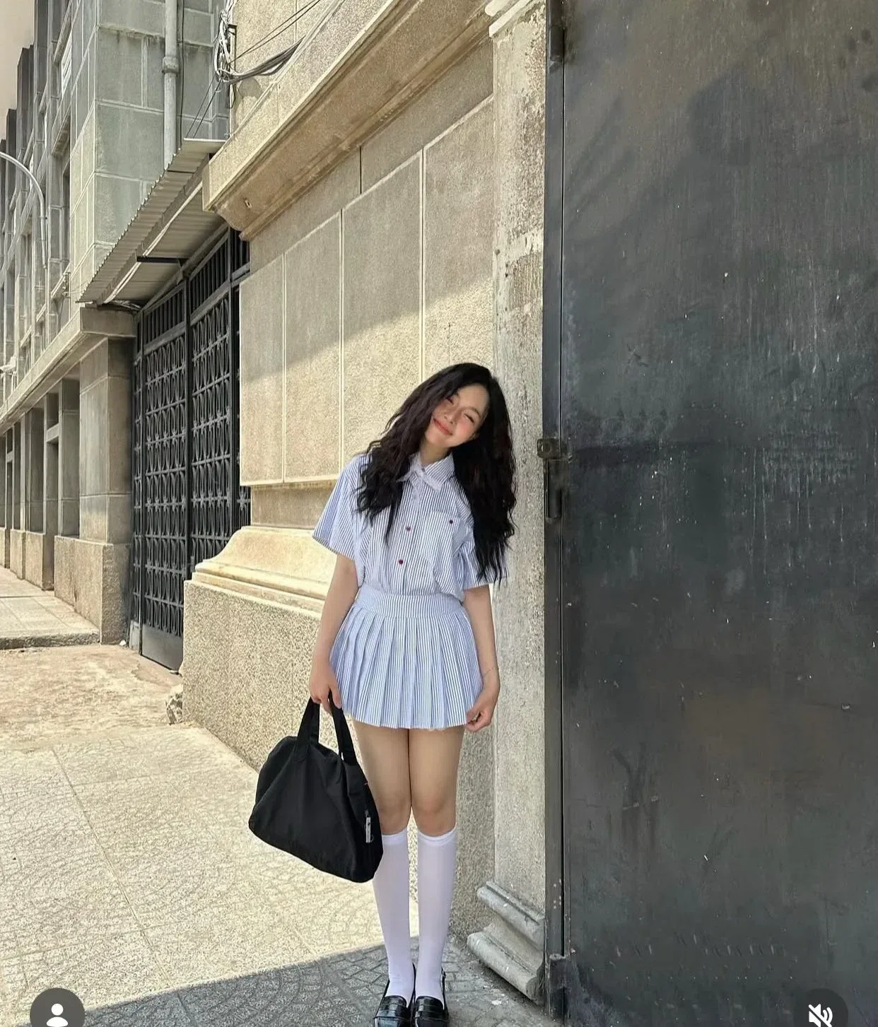 K kèm dây nơ cổ 4