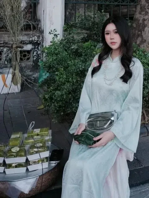áo dài màu hồng 5