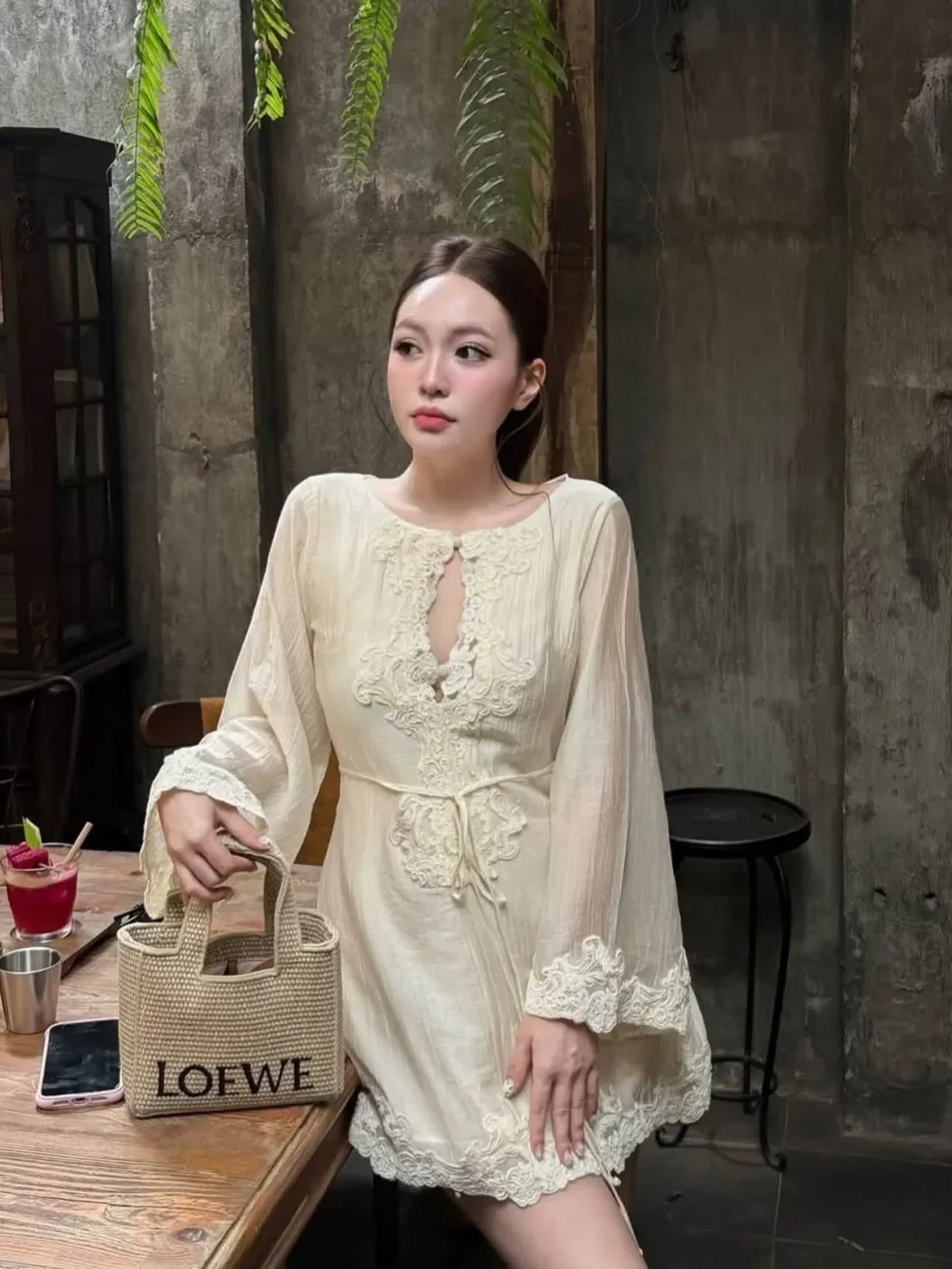 V655 Đầm ren tay dài 8