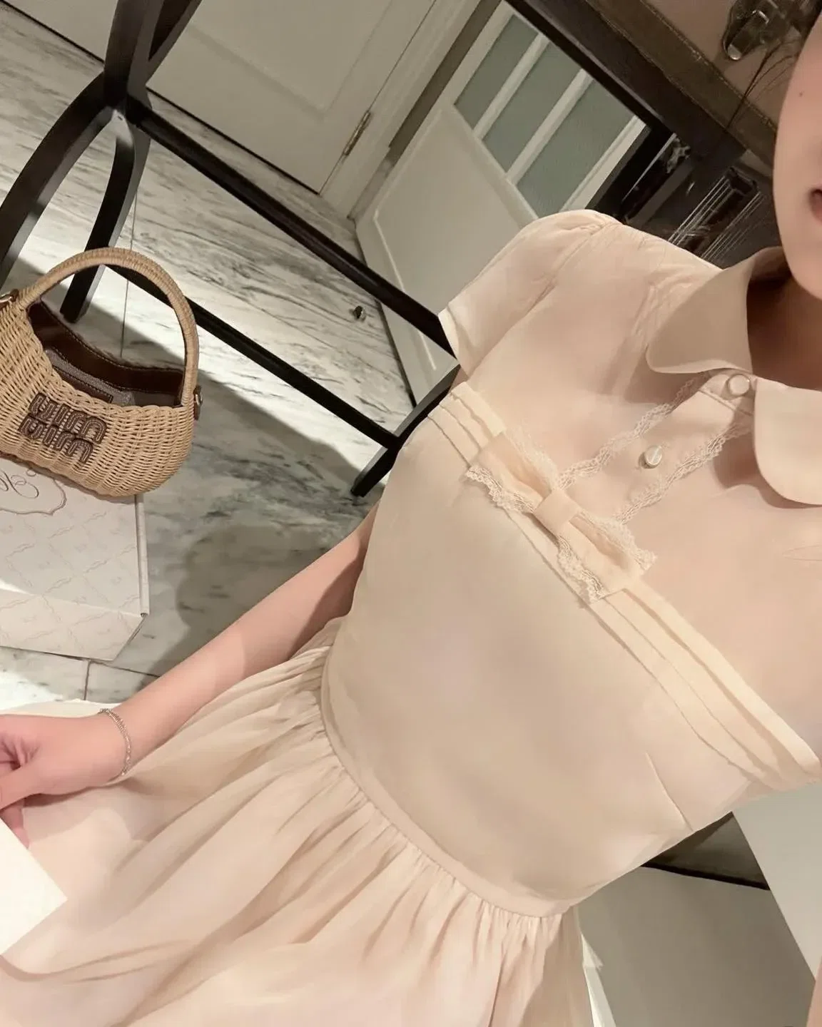 🦢 Brand: Sera

Chi phí thuê: 200.00/ 24h
Giá niêm yết: 
Size: S M L

Đặt lịch g 2