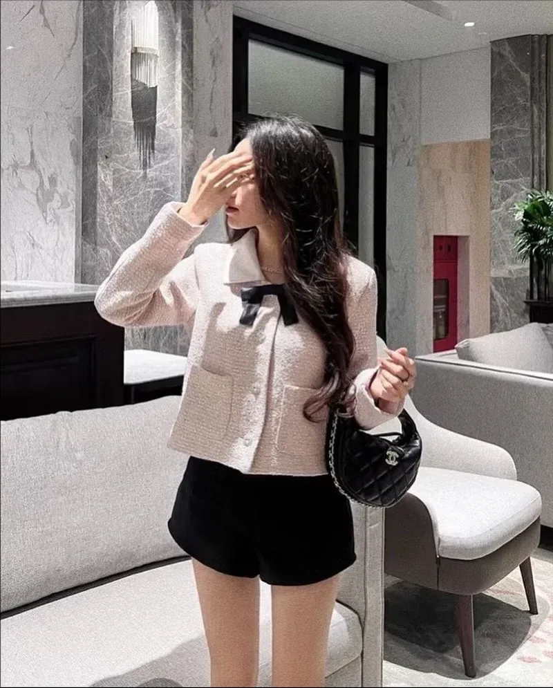 Set áo dạ tweed cùng quần nhung vibe tỉu thư xinh xỉu
Giá thuê cả set: 80k/ ngà 3