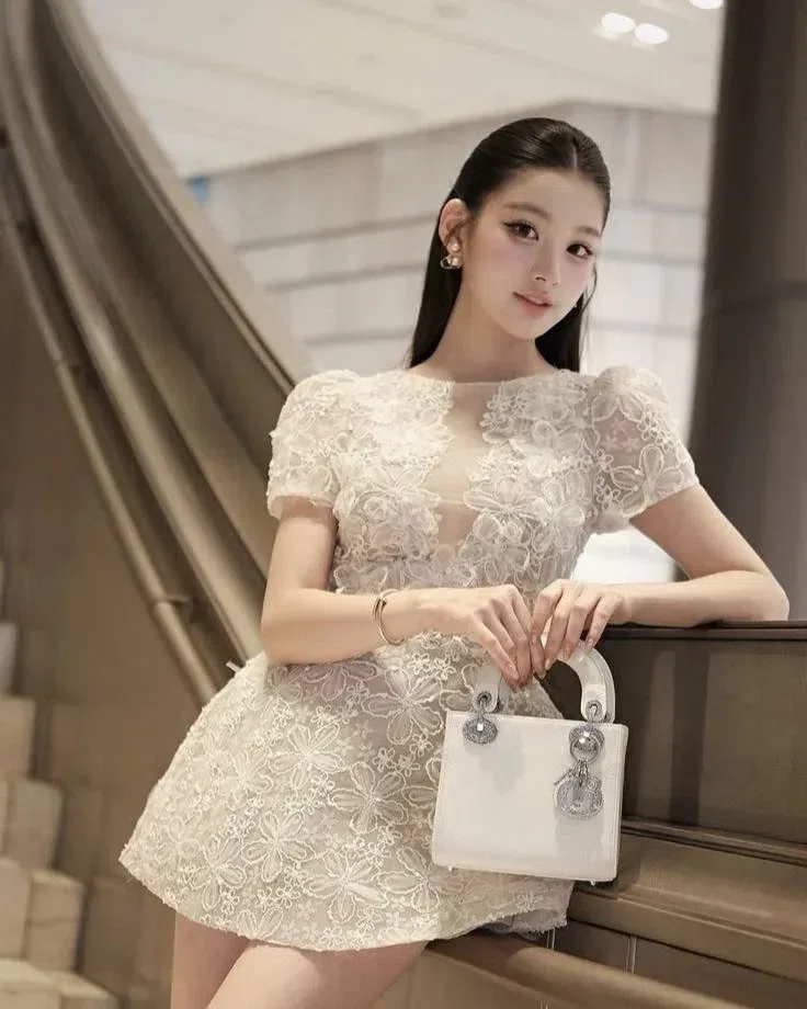 🦢 Brand:
Chi phí thuê: 200.000/ 24h
Giá niêm yết:
Size: S M
Đặt lịch giữ mẫu 3